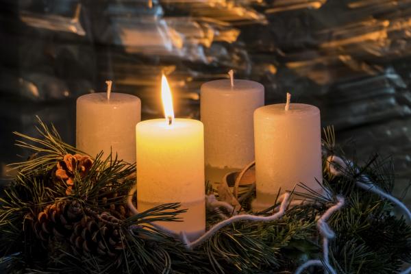 5 Meaningful Characteristics of a Traditional Advent Wreath